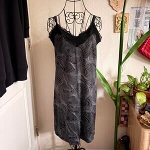 Bcbgmaxazria black white wavy
